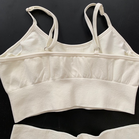 White/cream workout set with biker shorts - Picture 3 of 8